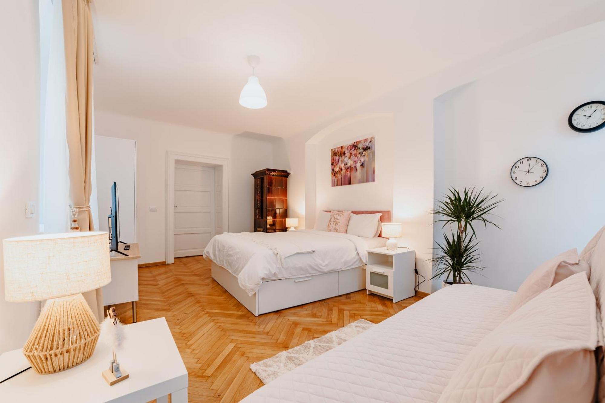 Anastasia Apartments With Parking Braşov Eksteriør bilde