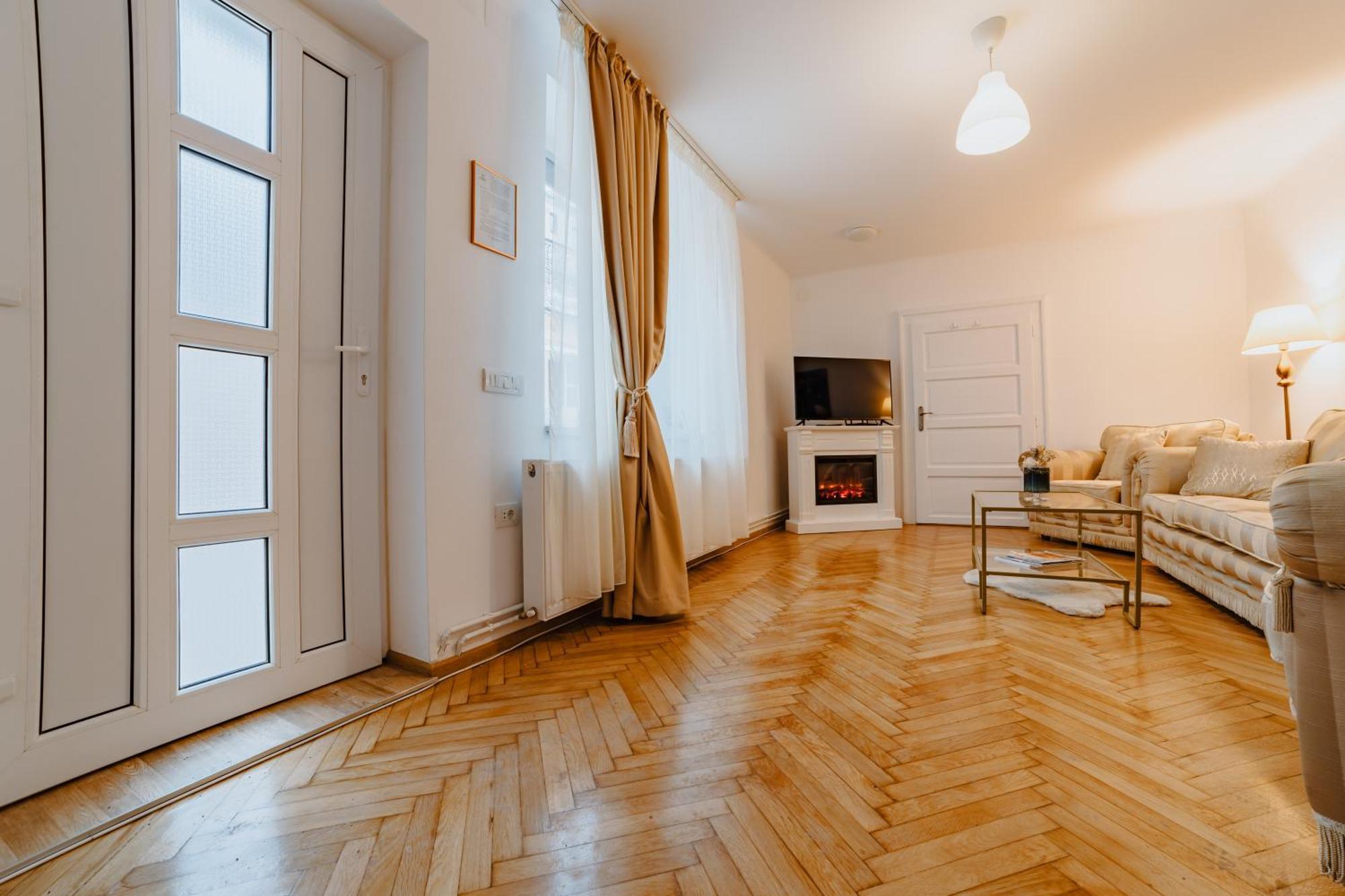 Anastasia Apartments With Parking Braşov Eksteriør bilde